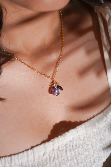 Bee chain necklace deals