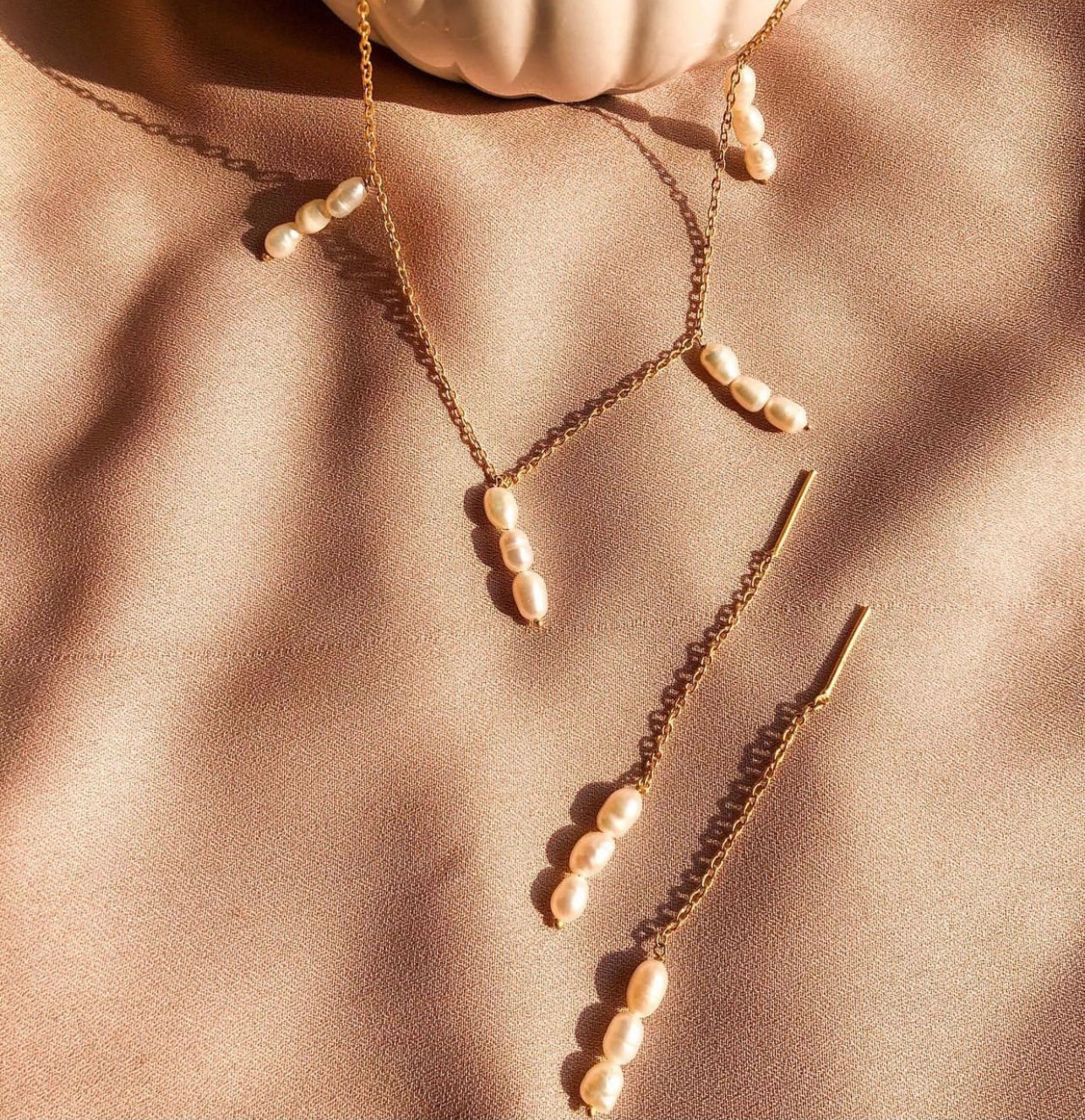 Dangling Pearl Necklace Set Dangling Pearl Necklace Set